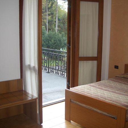 Albergo Il Castellino Darfo Boario Terme Exterior photo