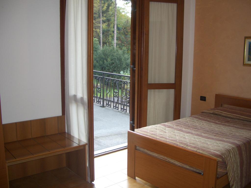 Albergo Il Castellino Darfo Boario Terme Exterior photo