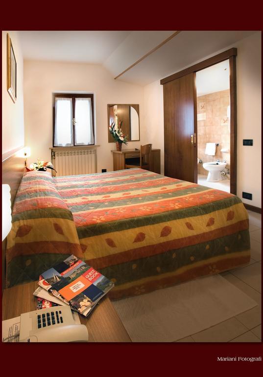 Albergo Il Castellino Darfo Boario Terme Exterior photo