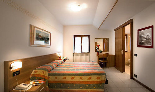 Albergo Il Castellino Darfo Boario Terme Exterior photo