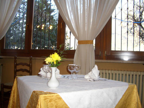 Albergo Il Castellino Darfo Boario Terme Exterior photo