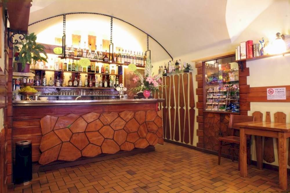 Albergo Il Castellino Darfo Boario Terme Exterior photo