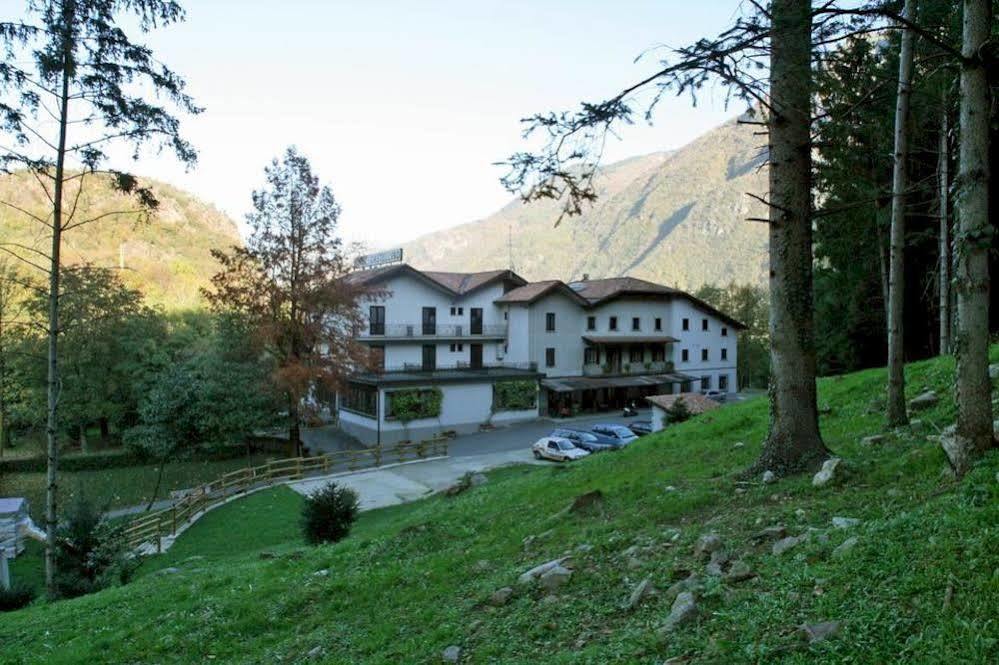 Albergo Il Castellino Darfo Boario Terme Exterior photo