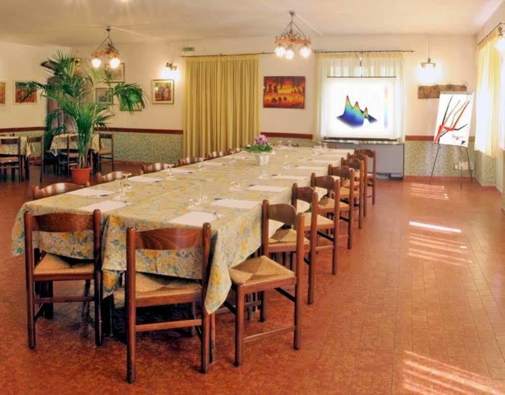 Albergo Il Castellino Darfo Boario Terme Exterior photo