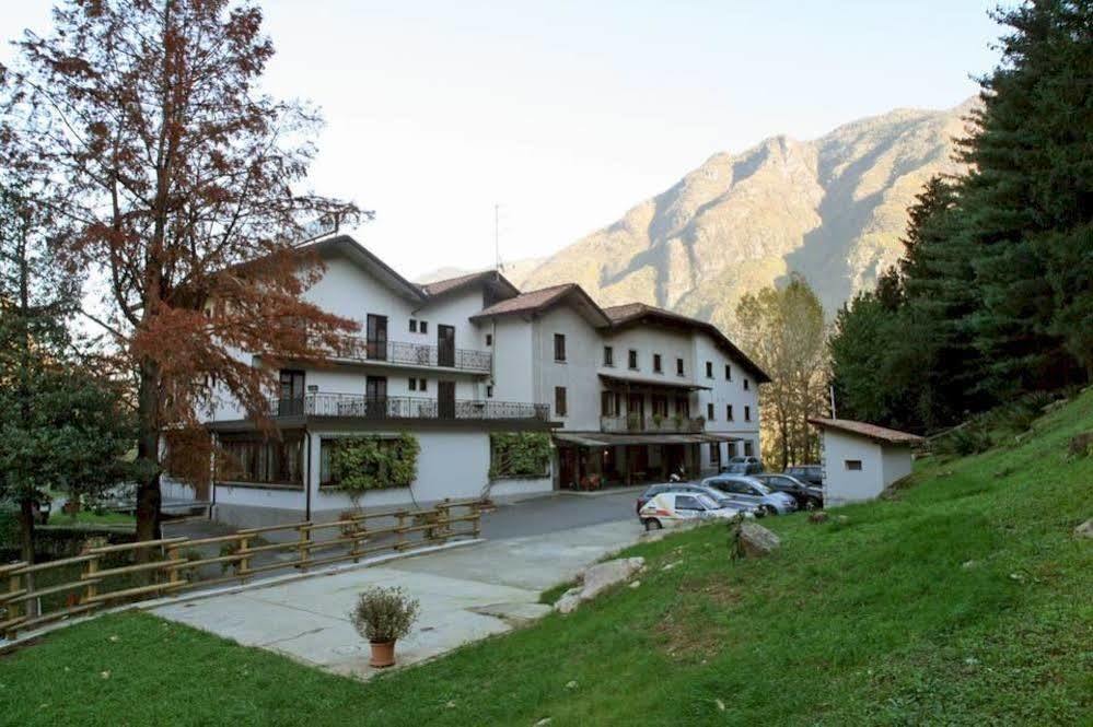 Albergo Il Castellino Darfo Boario Terme Exterior photo
